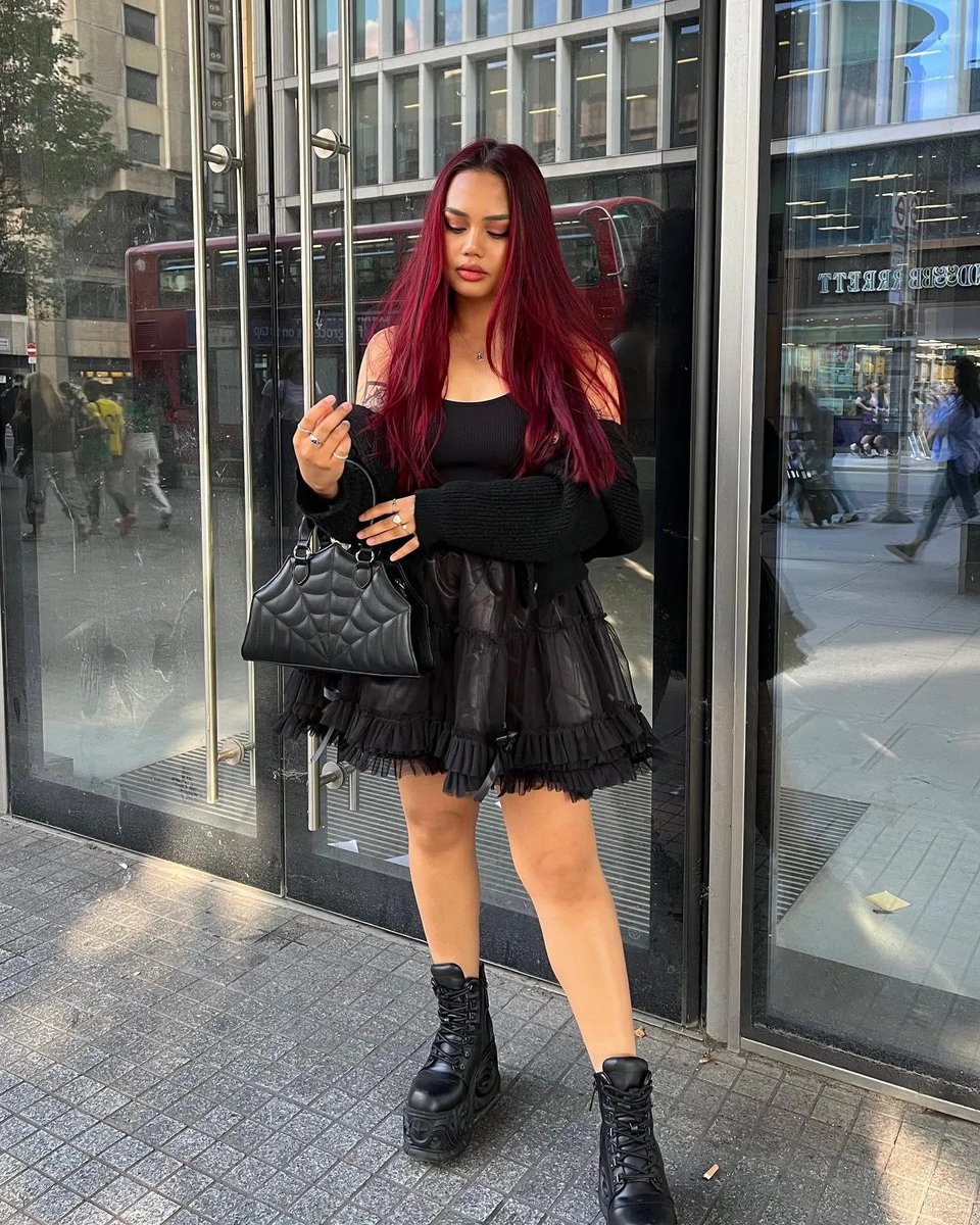 AttitudeCo's tweet photo. That Siri Handbag completes this awesome look beautifully 🕷
📷yasminnina_
https://t.co/26xuwtEQjC
#instabags #bagstagram #instabag #handbag https://t.co/gBozhBzBpZ