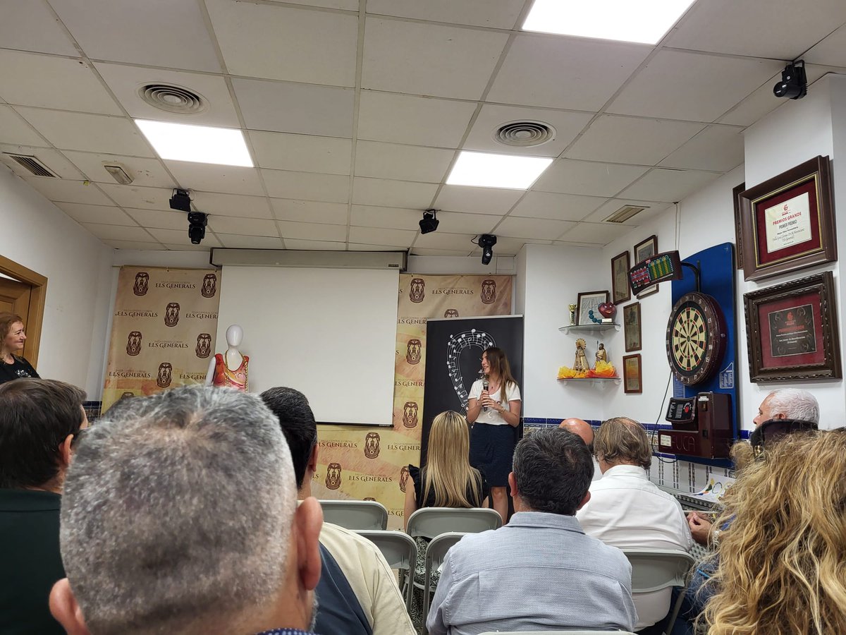 incliva_iis's tweet photo. 🎗️ Nuestra investigadora @TarazonaNoelia en el casal de la Falla Els Generals (@elsgenerals) en la Charla-Debate "Censad@s en Solidaridad" 
🎗️A continuación, se procederá a la subasta de un ninot diseñado por Francis Montesinos y modelado por Artdefoc Creacions Artistiques. https://t.co/2XsT8oKh1y