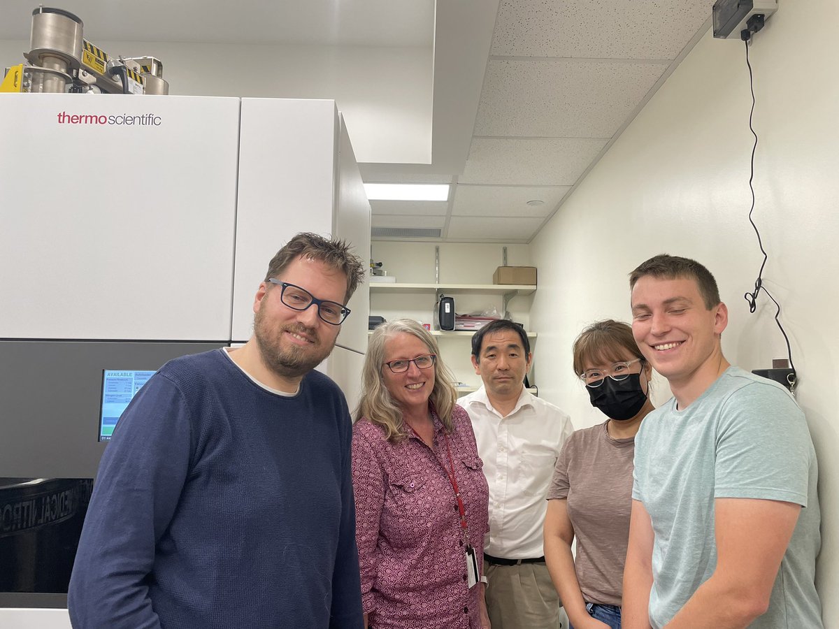 We just have completed cryo-EM training assisted by Matthjin Vos 😊