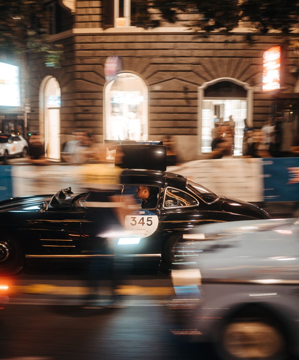 MB_Museum's tweet photo. Whether it‘s passing through Tuscany with the all-new @mercedesamg SL or taking the classic #300SL #Gullwing from the @mercedesbenzmuseum out on the streets of Rome, the @millemigliaofficial has something for everybody. #MBmille #AMGmille #MBclassic https://t.co/iy5jqObQ8D