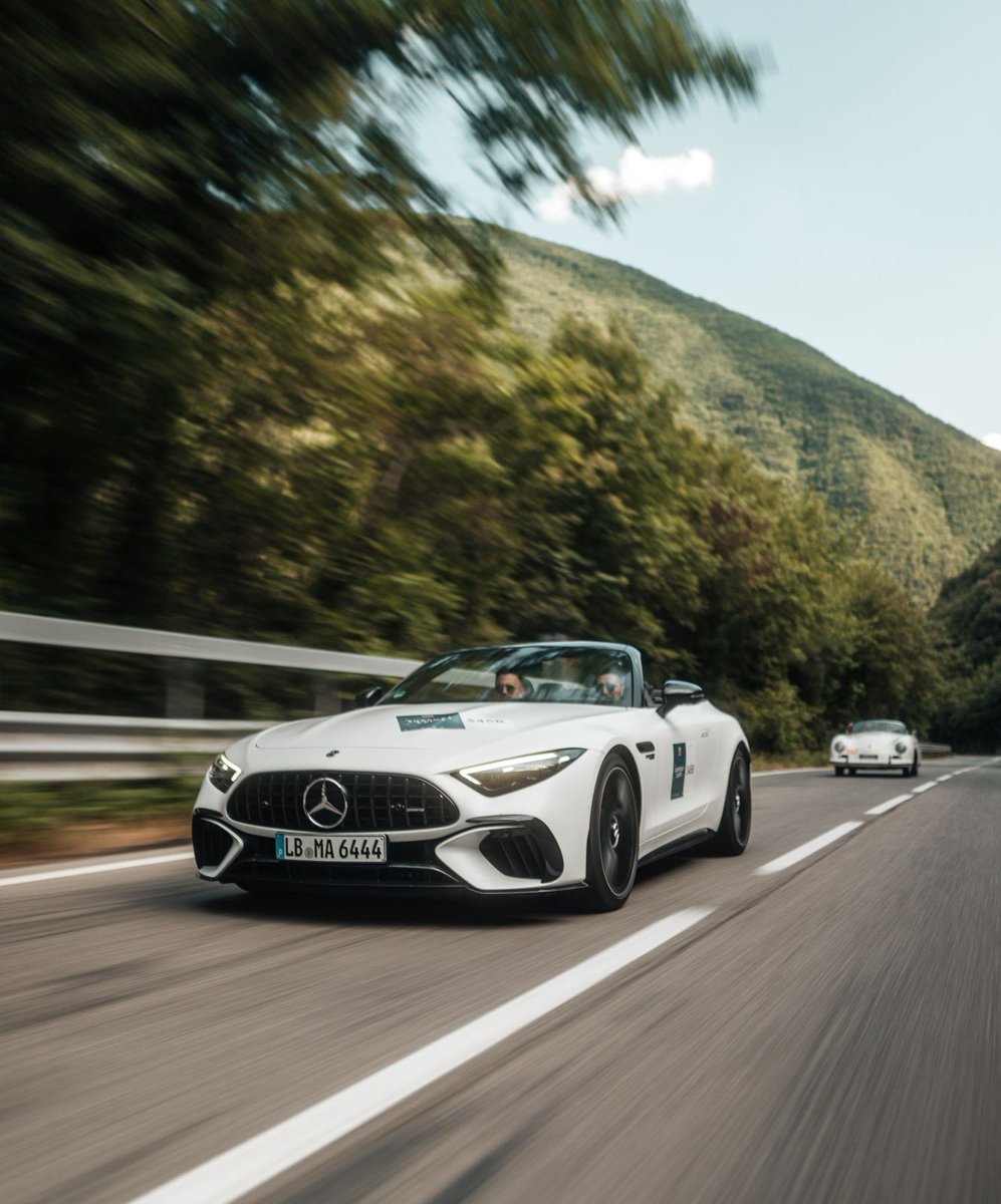 MB_Museum's tweet photo. Whether it‘s passing through Tuscany with the all-new @mercedesamg SL or taking the classic #300SL #Gullwing from the @mercedesbenzmuseum out on the streets of Rome, the @millemigliaofficial has something for everybody. #MBmille #AMGmille #MBclassic https://t.co/iy5jqObQ8D