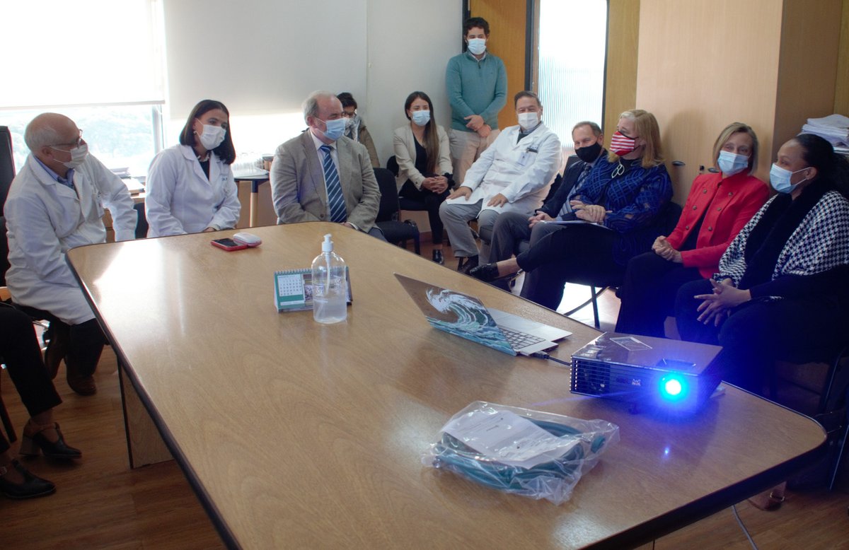 Recibimos #hoy a la Embajada de los Estados Unidos de América para agradecer la donación de equipos médicos al Centro Hospitalario Pereira Rossell. 
<a href="/usembassyMVD/">U.S. Embassy Uruguay</a> 
🧵1/3⬇️