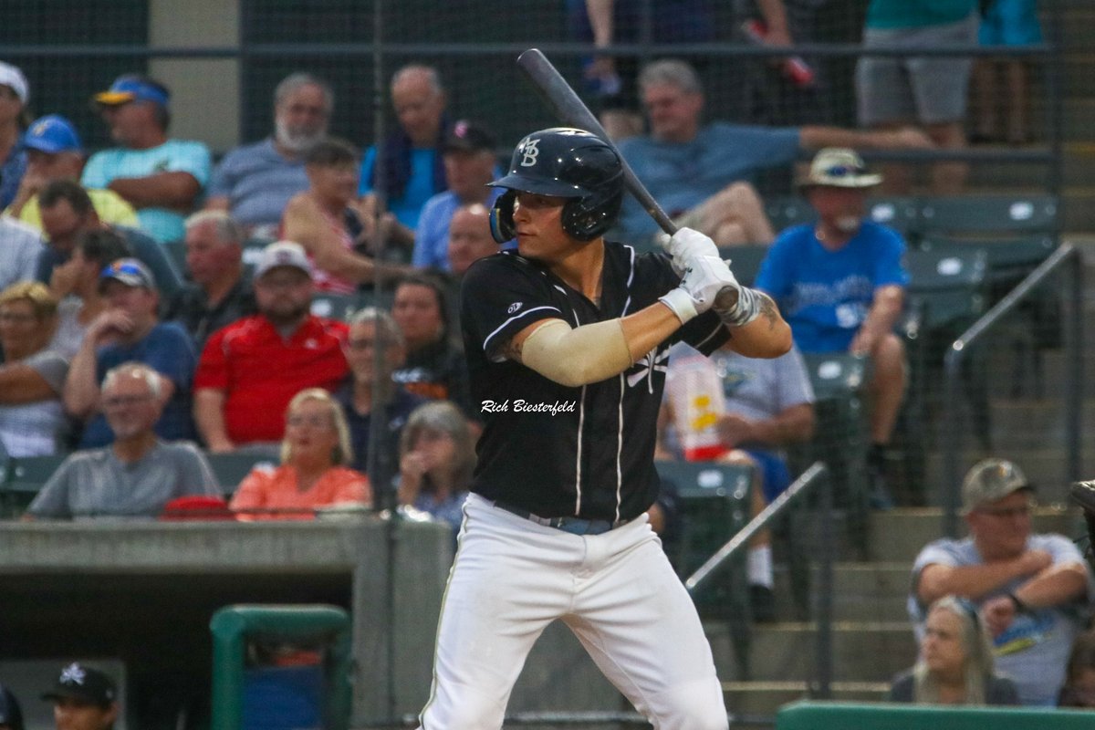 Love the energy <a href="/EthnaHearn/">Ethan Hearn</a> brings to the game! Whether it's on defense or pumping up his pitcher, you can always count on him to bring the energy! <a href="/Pelicanbaseball/">Myrtle Beach Pelicans</a> #MiLB #CubsProspects