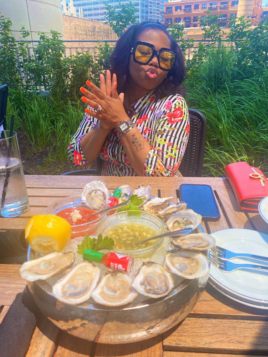 ToiWeezy's tweet photo. Me and my coworker Tammy outside eating, living our best life! Thanks to lunch on the firm #GibsonsItalia #Riverpoint 😋🍸 https://t.co/UTZnBPPIwb
