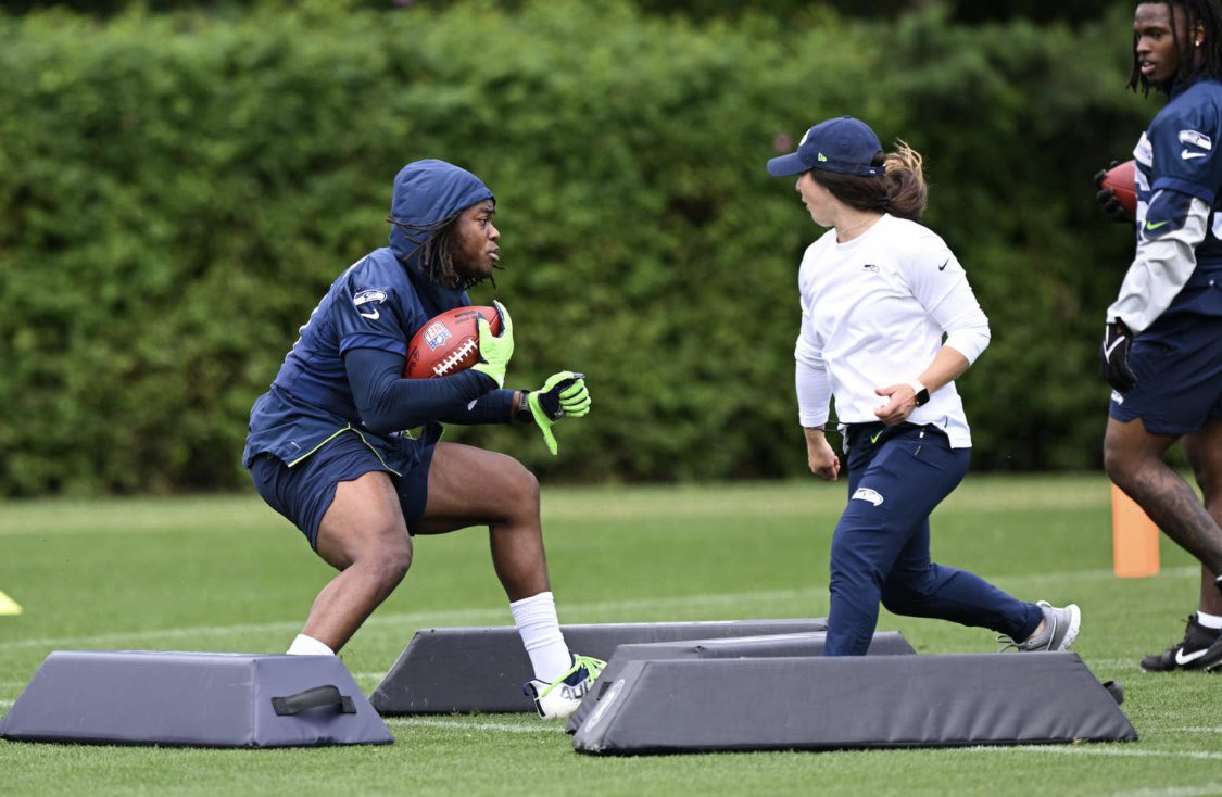 AMANDAbolic's tweet photo. I still can’t believe I get to wake up everyday and coach football. 

Grateful! @Seahawks https://t.co/gVL17F41vV