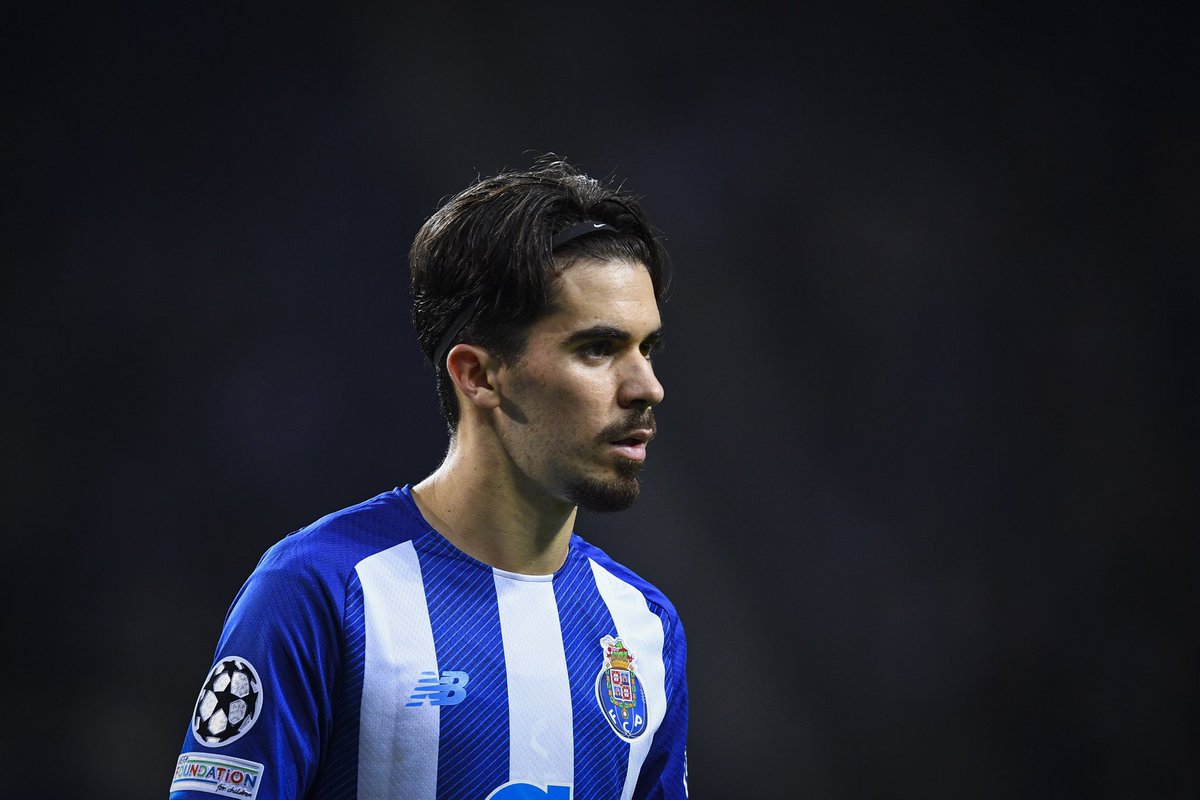 FabrizioRomano's tweet photo. Paris Saint-Germain have reached an agreement on personal terms with Portuguese midfielder Vitinha. He’s Luís Campos priority for the midfield - talks now in progress with Porto. 🚨🇵🇹 #PSG

He’s considered a “top player” for present and future by PSG. More to follow soon. https://t.co/i6LHXU9zDB