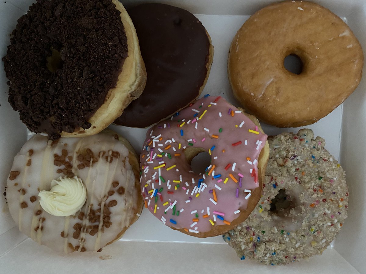 To top off what has been an amazing #EAW the team all went home with a sweet treat!! Anyone who knows #halodonuts knows everyone is in for the best donuts in NB ! @DylanTufford_TD