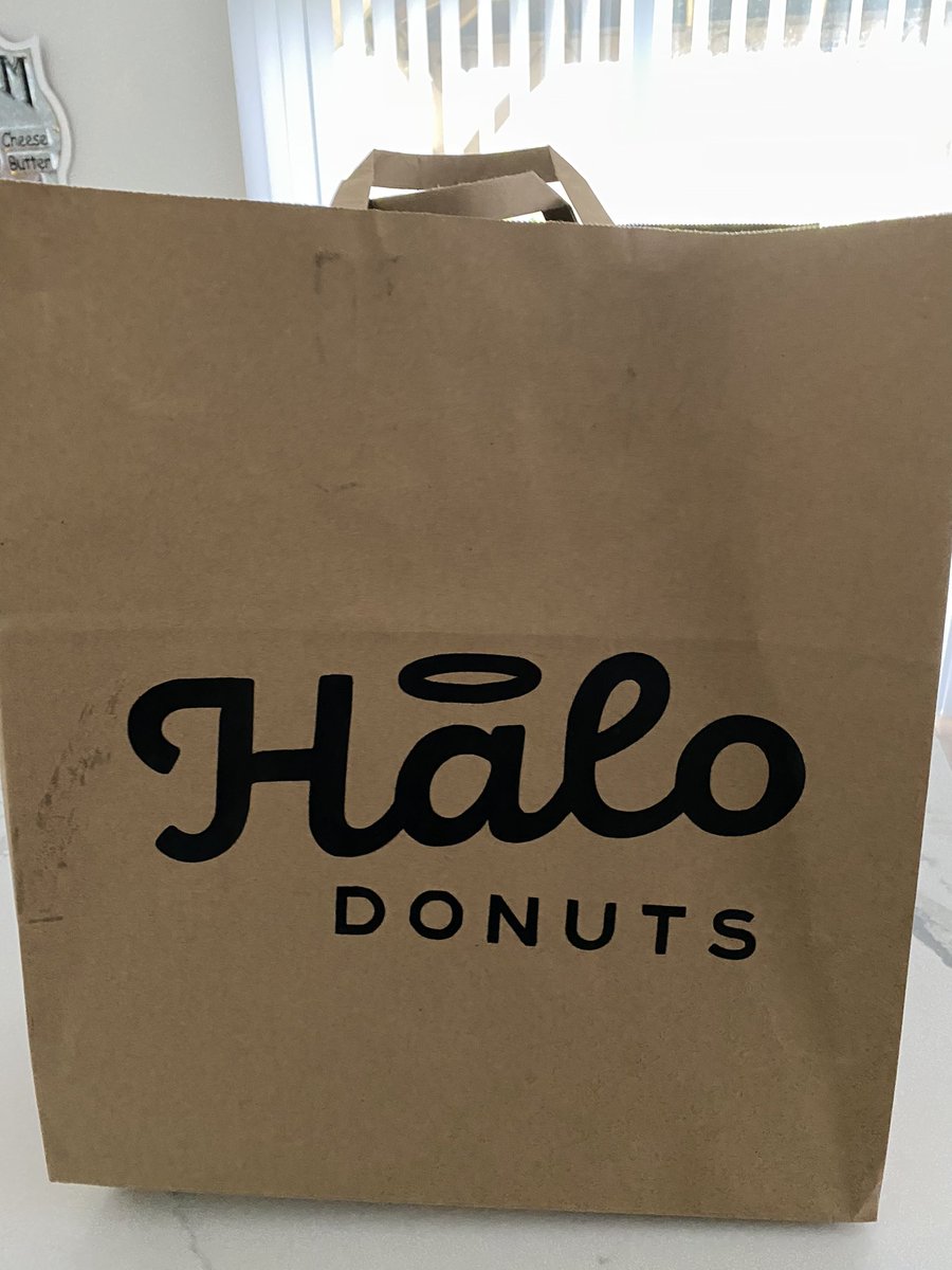 KimNWood_TD's tweet photo. To top off what has been an amazing #EAW the team all went home with a sweet treat!! Anyone who knows #halodonuts knows everyone is in for the best donuts in NB ! @DylanTufford_TD https://t.co/6cmy4kVgdW
