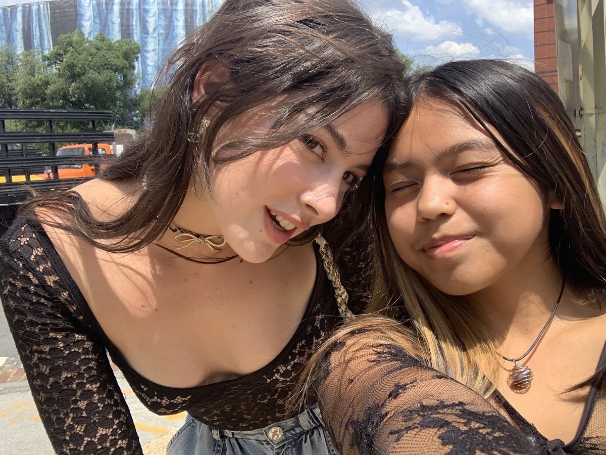 GRAClENATION's tweet photo. Gracie with a fan today in Washington, DC (via @saphicate) https://t.co/zL5WCRRwPA