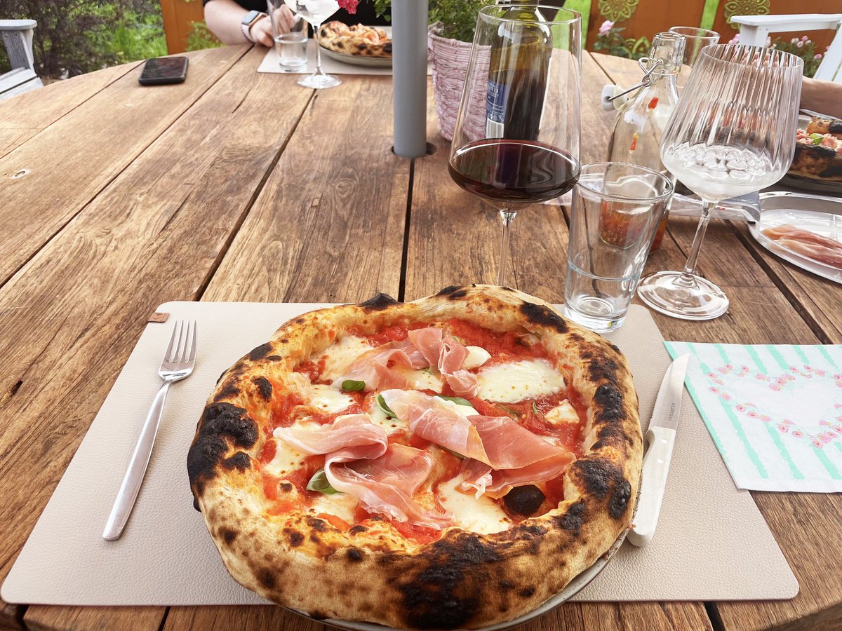 DadQrusu's tweet photo. Wenn Du am #redbull #itemmania für @ScytheofSeraph votest koche ich #pizza https://t.co/FMute32KFW https://t.co/K6rAAe3t2v