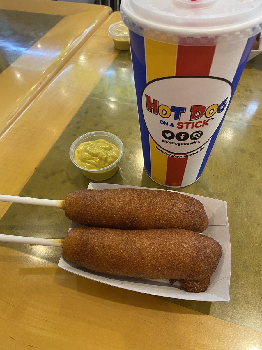 westlakeracing's tweet photo. PRE RACE MEAL @Hotdogonastick1 WHERE ELSE WOULD WE GO! Go PBC in the first at SA.      🟦⬜️🟨🟥🏇💨@bobhessjr @FreytheF @santaanitapark @TVG @TVGMike https://t.co/r0vdO4kVuU