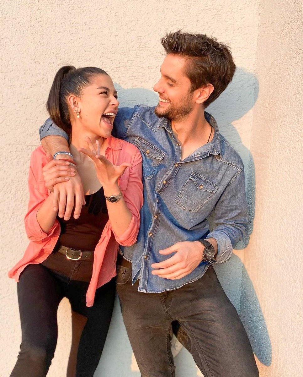 DTural's tweet photo. #ElaYörüklü ve #YiğitcanErgin'den eğlence dolu kareler. Dizide ayrılık olsa da eminim ki reelde bu güzel arkadaşlıkları devam edecek. Çok güzeller. 😍 https://t.co/4eyXgh2UmI