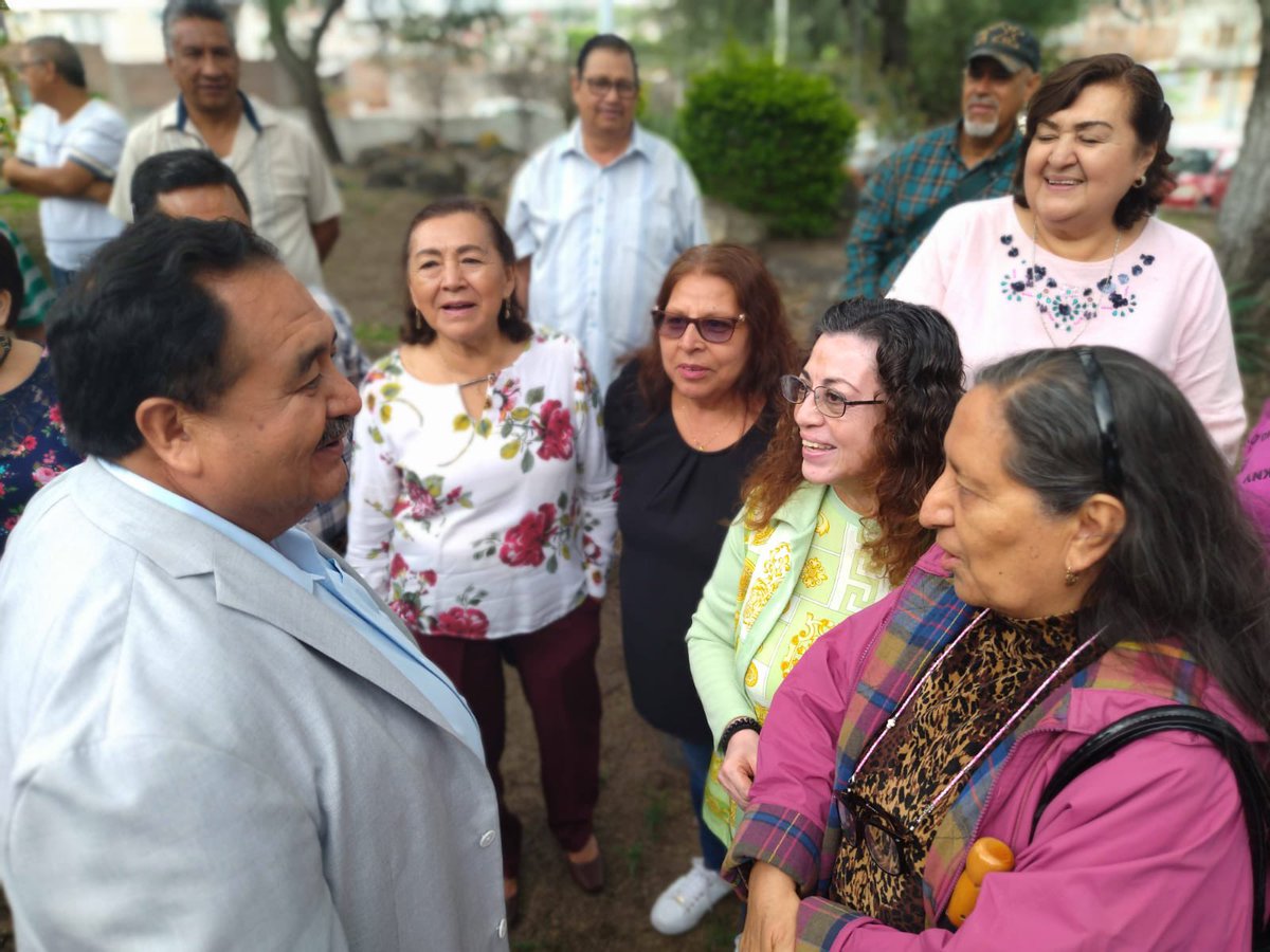 RodoHernandezMx's tweet photo. ¡Cuántos años de experiencia en un mismo lugar! 🙂🧡

Me cargué de energía en la Casa del Jubilado de #Moroleón, donde platiqué con amigas y amigos que son ejemplo por sus 30 o más años de trayectoria escolar.

#LaUnidadEsNuestraFortaleza 
#SNTEContigo https://t.co/efjHsnZRiU
