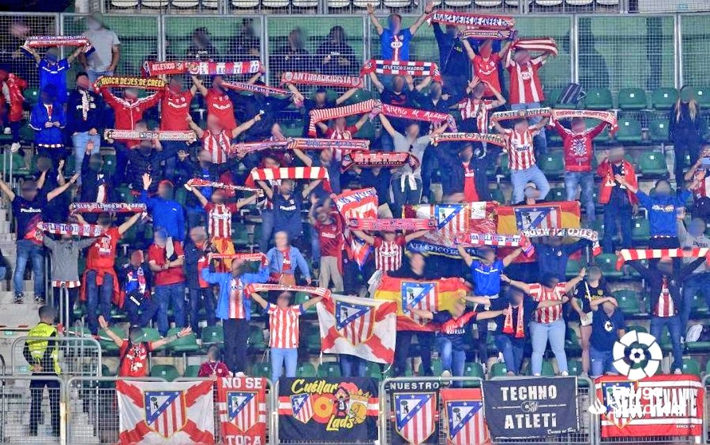 EscudoAtleti1's tweet photo. "Hay miles de seguidores atléticos que, con total naturalidad, han aceptado esta evolución del escudo, y lo lucen con orgullo en camisetas, bufandas, banderas, gorras..." https://t.co/EyESIfGdWA