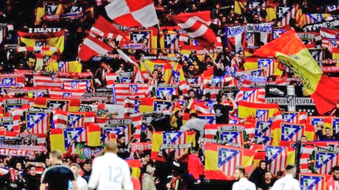 EscudoAtleti1's tweet photo. "Hay miles de seguidores atléticos que, con total naturalidad, han aceptado esta evolución del escudo, y lo lucen con orgullo en camisetas, bufandas, banderas, gorras..." https://t.co/EyESIfGdWA
