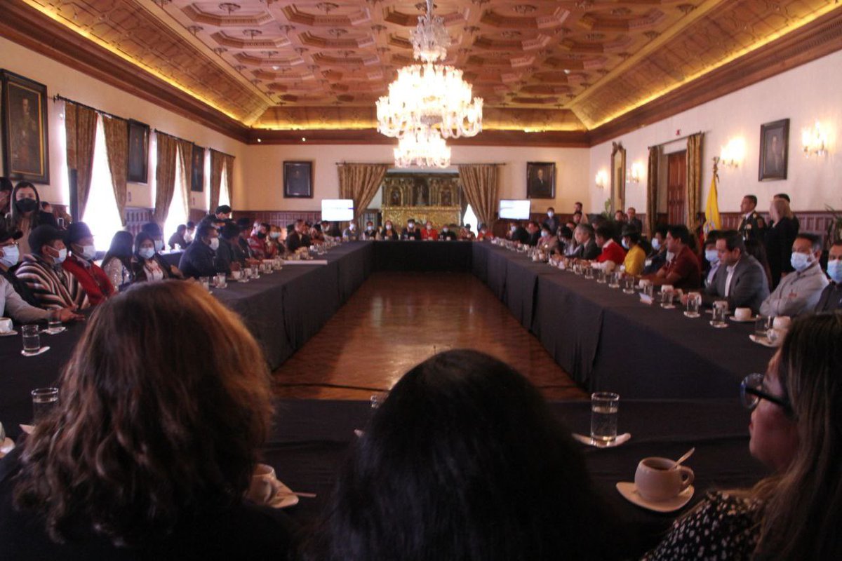 MinGobiernoEc's tweet photo. 🗣El Presidente @LassoGuillermo brindó la bienvenida a los integrantes de #UNORIC y ratificó las puertas del Palacio siempre estarán abiertas para todos los ciudadanos que quieran expresar su punto de vista, inquietudes y pedidos al Gobierno Nacional. #ElDiálogoEsLaMejorSalida https://t.co/1BP73hCI9l