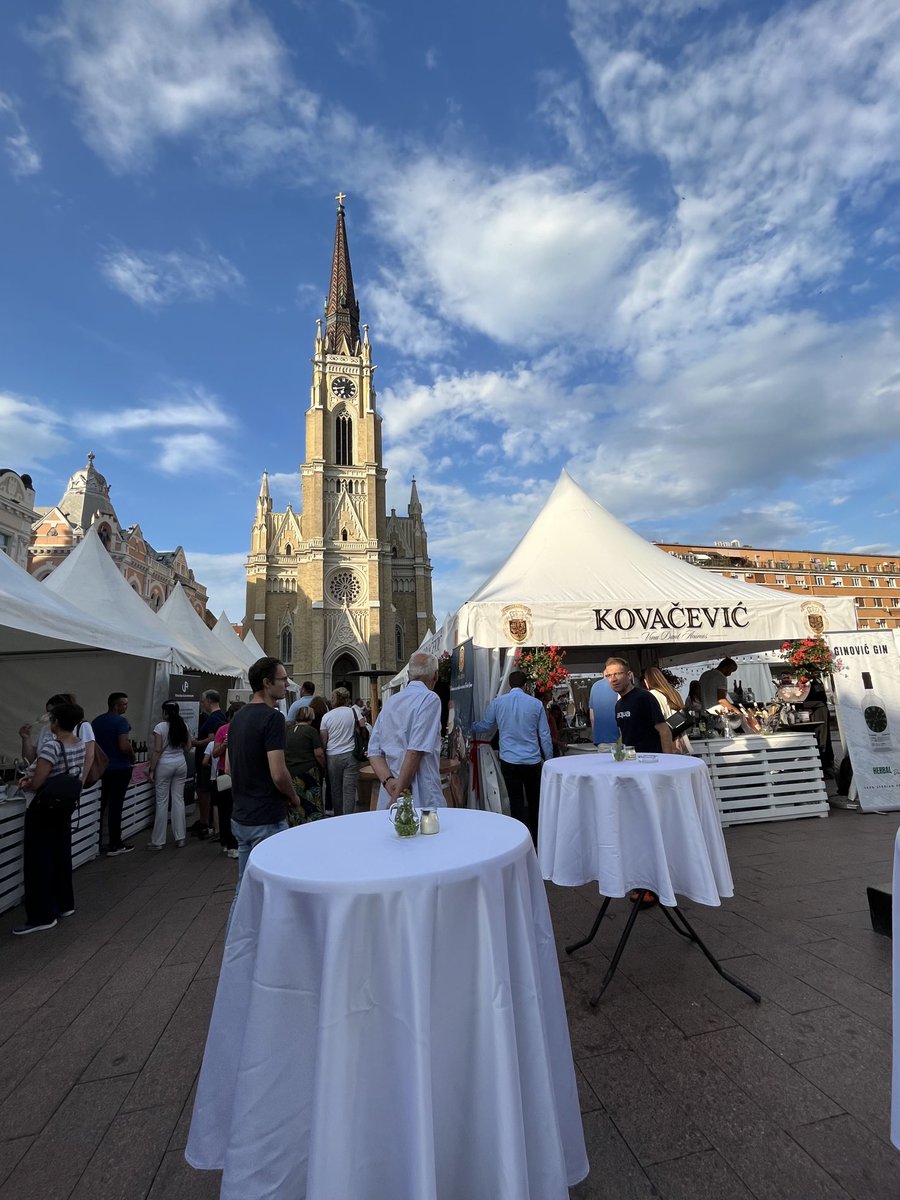 katurova's tweet photo. И ещё несколько фоточек #interfest #festivalvina #novisad https://t.co/cuoih8nCuF