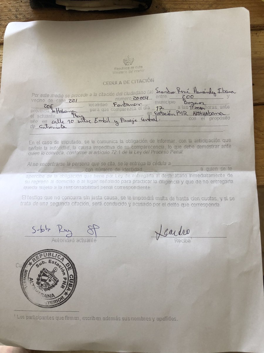 ArbolInvertido's tweet photo. 🟡🔴 El joven activista @leandro_rhi fue multado con 3000 pesos en el día de hoy, por sus publicaciones en redes sociales, basándose en el #DecretoLey370.
❌ Anteriormente, había denunciado acoso de la Seguridad del Estado, y cortes de Internet a su línea.
#SOSCuba https://t.co/vSA0owvX32