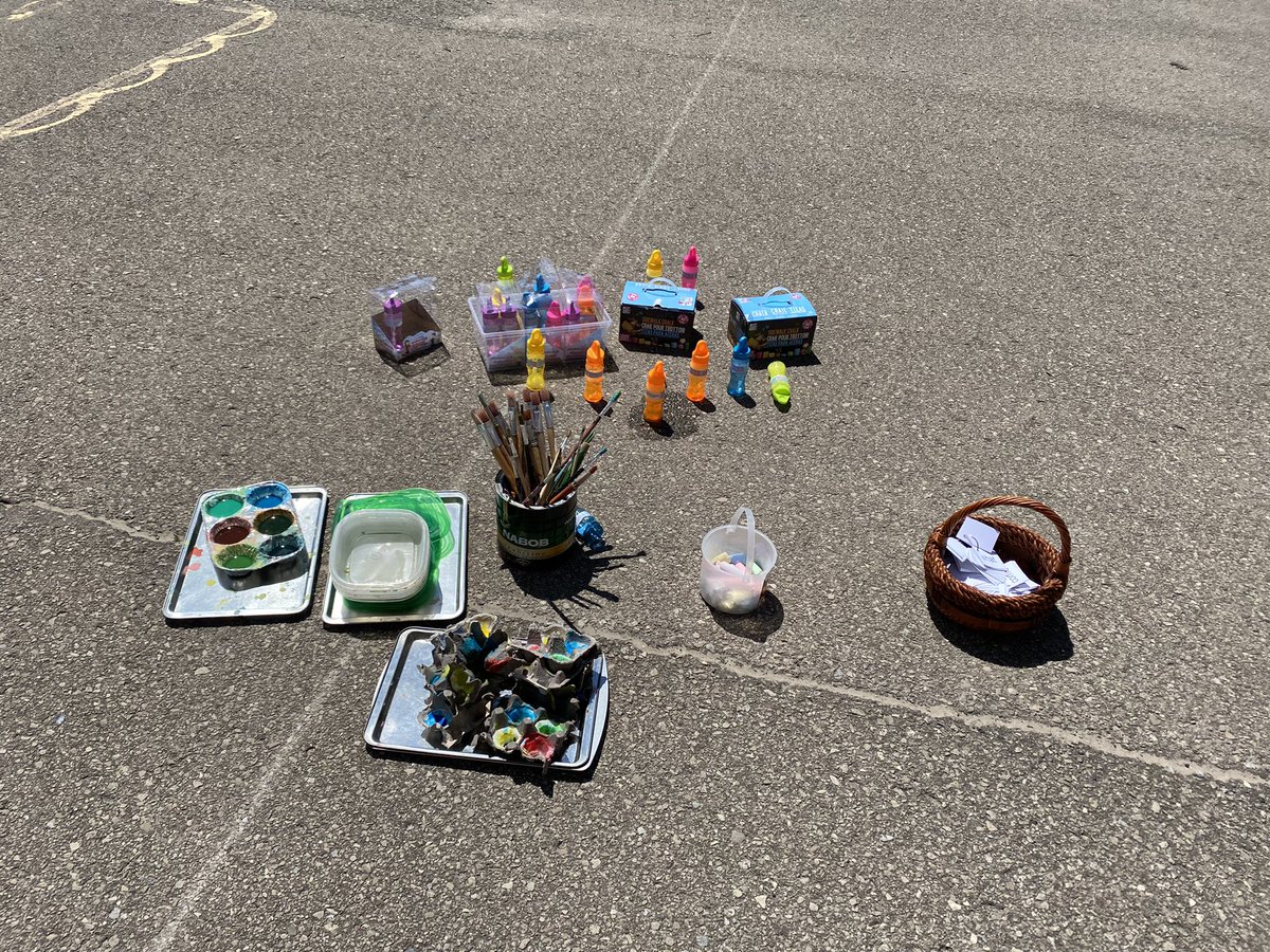 AllieCarson92's tweet photo. Some may see a mess, I see word work in June! @orchardparkdsbn #opps https://t.co/pCTRCs4Pdv