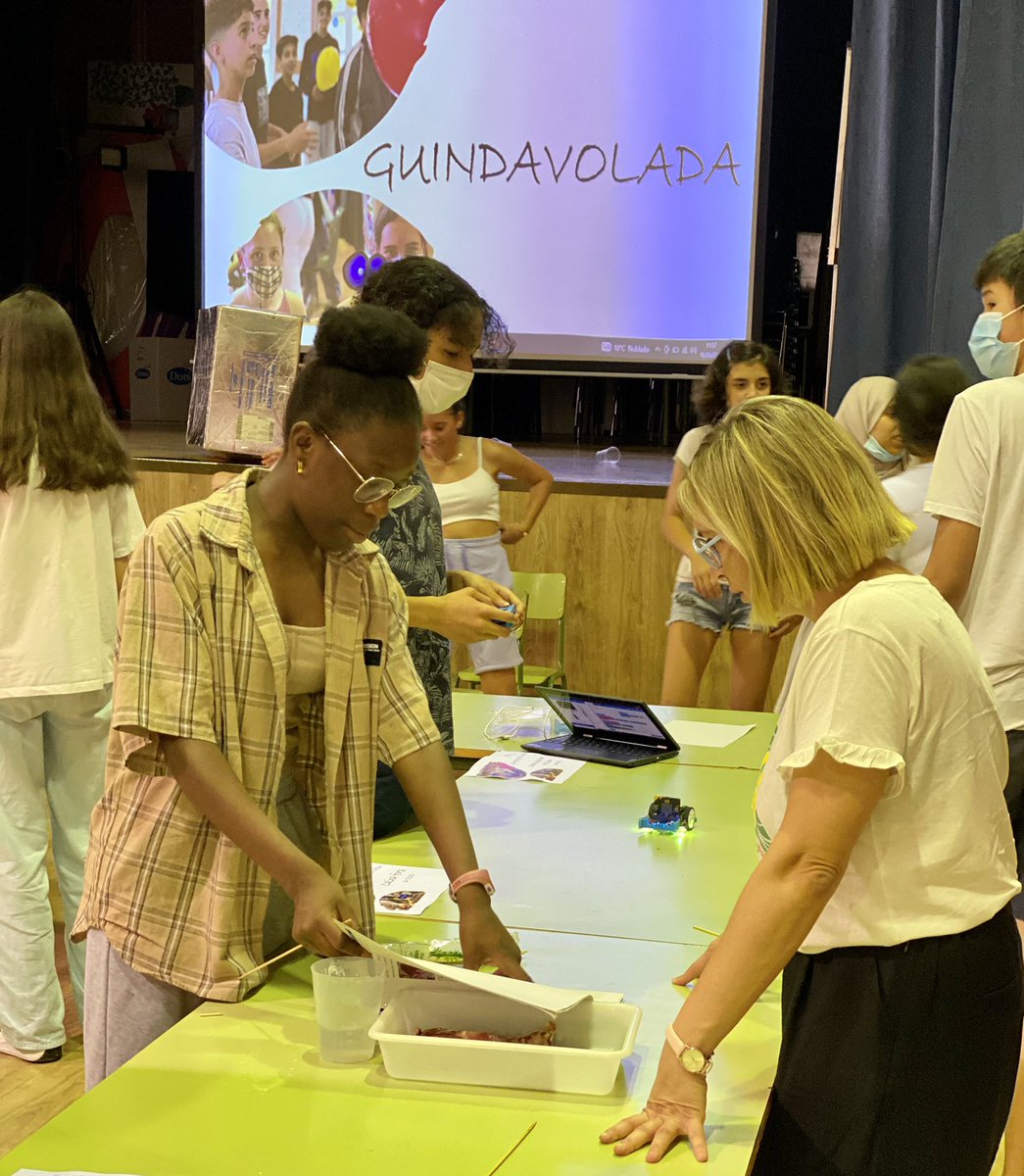 GUINDAVOLADA 2022, segona edició de la mostra d’experiments i projectes de ciències experimentals i tecnologia per a tot l’alumnat del centre. #steam  #guindavolada <a href="/MercedelB/">Mercè del Barrio</a> <a href="/AnicetCosialls/">Anicet Cosialls</a> <a href="/JuanjoG44153681/">Juanjo González</a> <a href="/laurasegre/">LauraLa</a> <a href="/perepicoy/">Pere Picoy</a> Mir Oriach Peremiquel Rius Sanfeliu Valls.