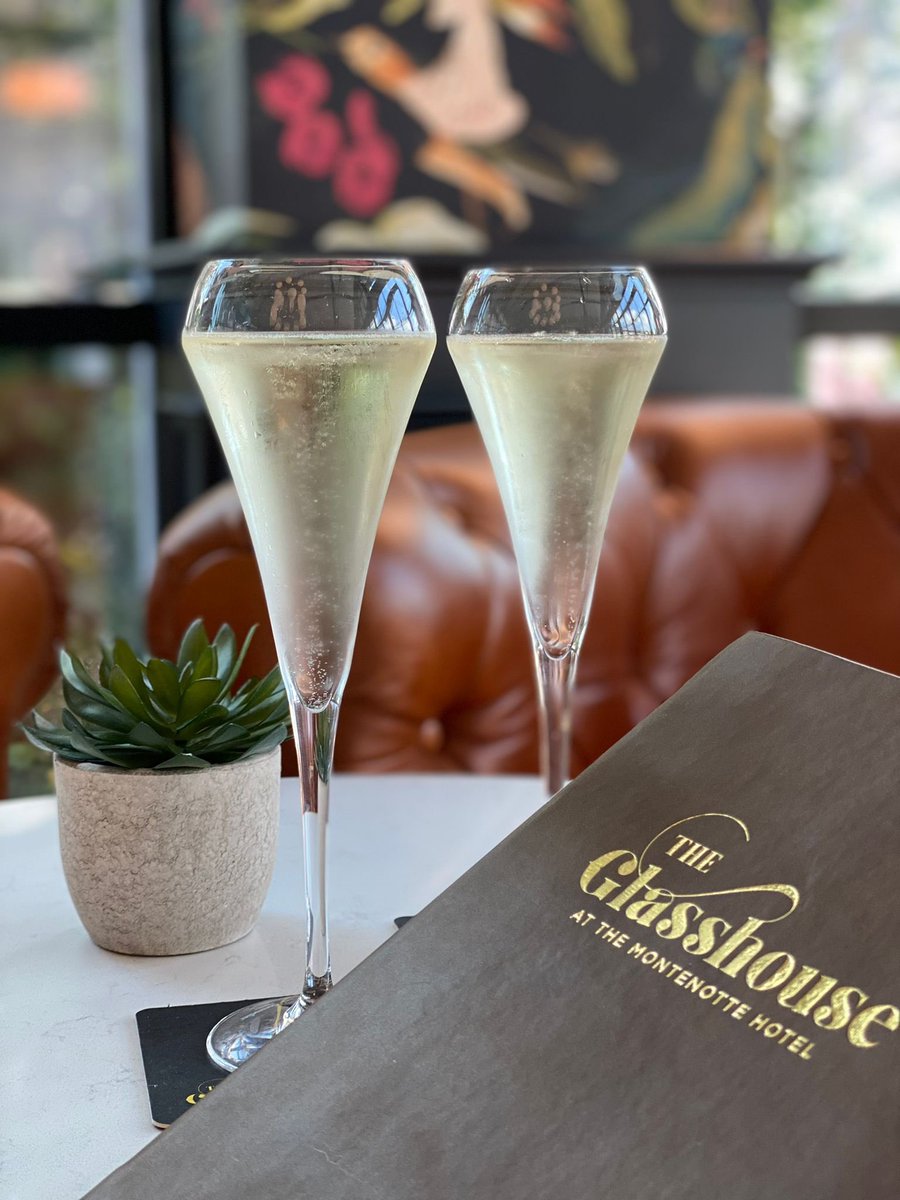 PotgieterFrits's tweet photo. “Only the unimaginative can fail to find a reason for drinking champagne.” –Oscar Wilde - @MontenotteH #friday #champagne #champagnelover #montenottehotel #montenottemoments #bubbles #bubblesbubblesbubbles https://t.co/zZSXCKvZnx