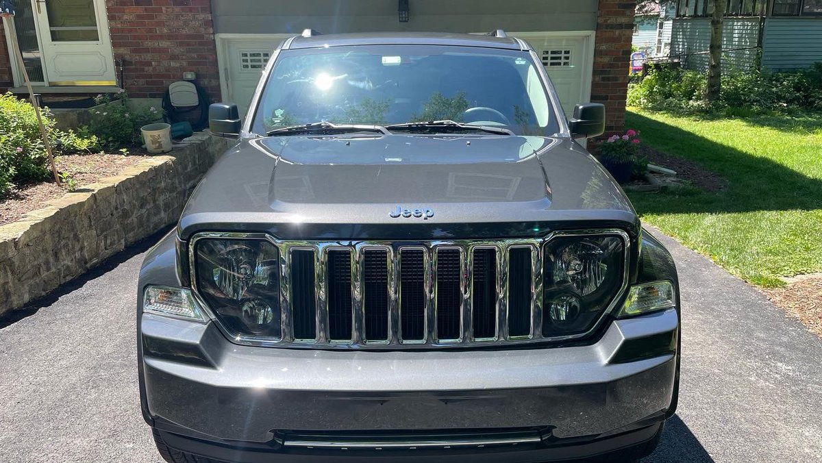 GonzoDetailing's tweet photo. Maxine thanks for stopping by with your husband’s #jeepliberty. Your husband #navypilot #navyofficer is smiling down on you and the #jeepliberty @GonzoDetailing #downersgrove https://t.co/Ttywpp9HfZ