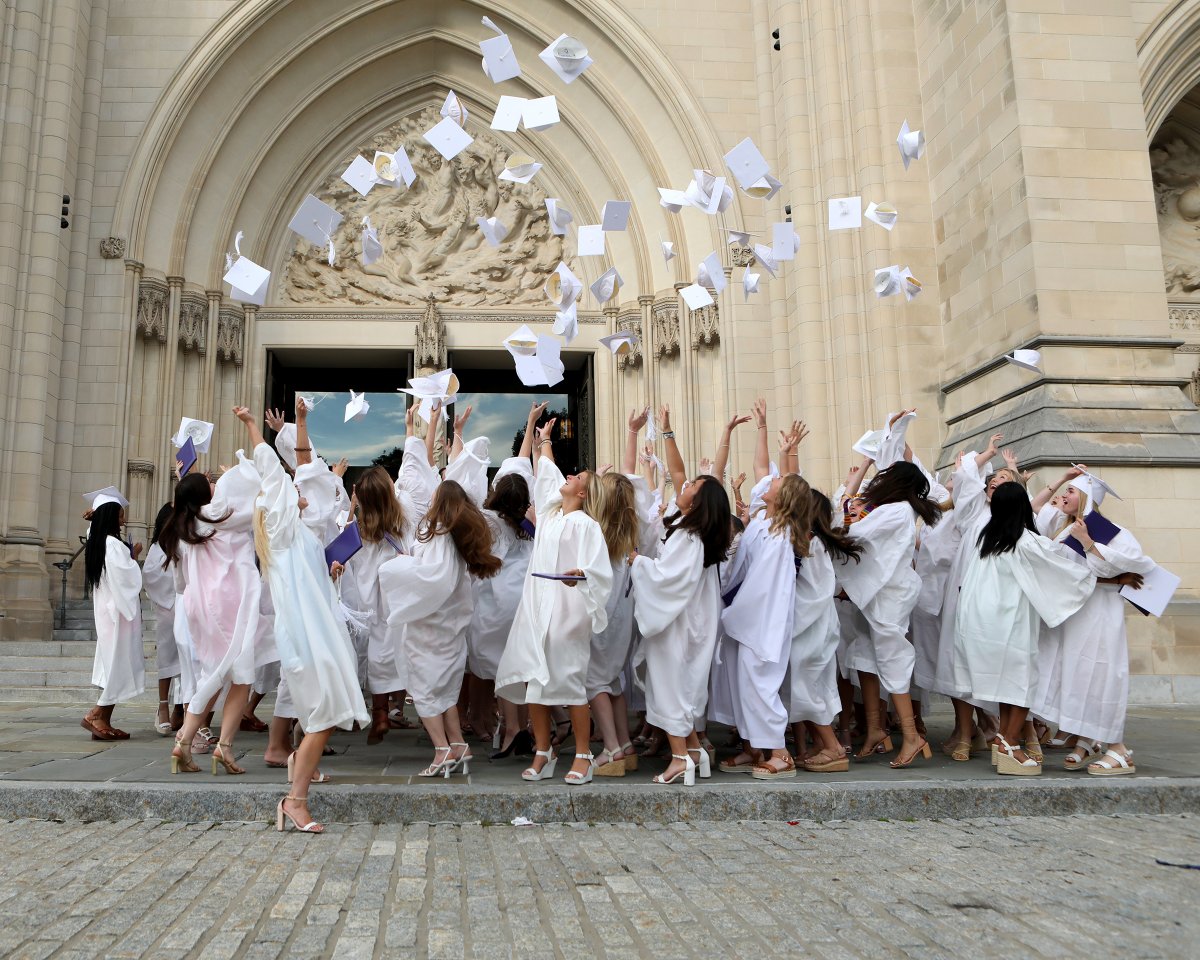 NatCathedralSch's tweet photo. Enjoy scenes from last week's Flag Day and Commencement ceremonies for the #LIMITLE22 Class of 2022! View more photos in the Media Gallery: https://t.co/uu3Nhv7LZA. #ThePowerOfYoungWomen https://t.co/tAqiFluPhA