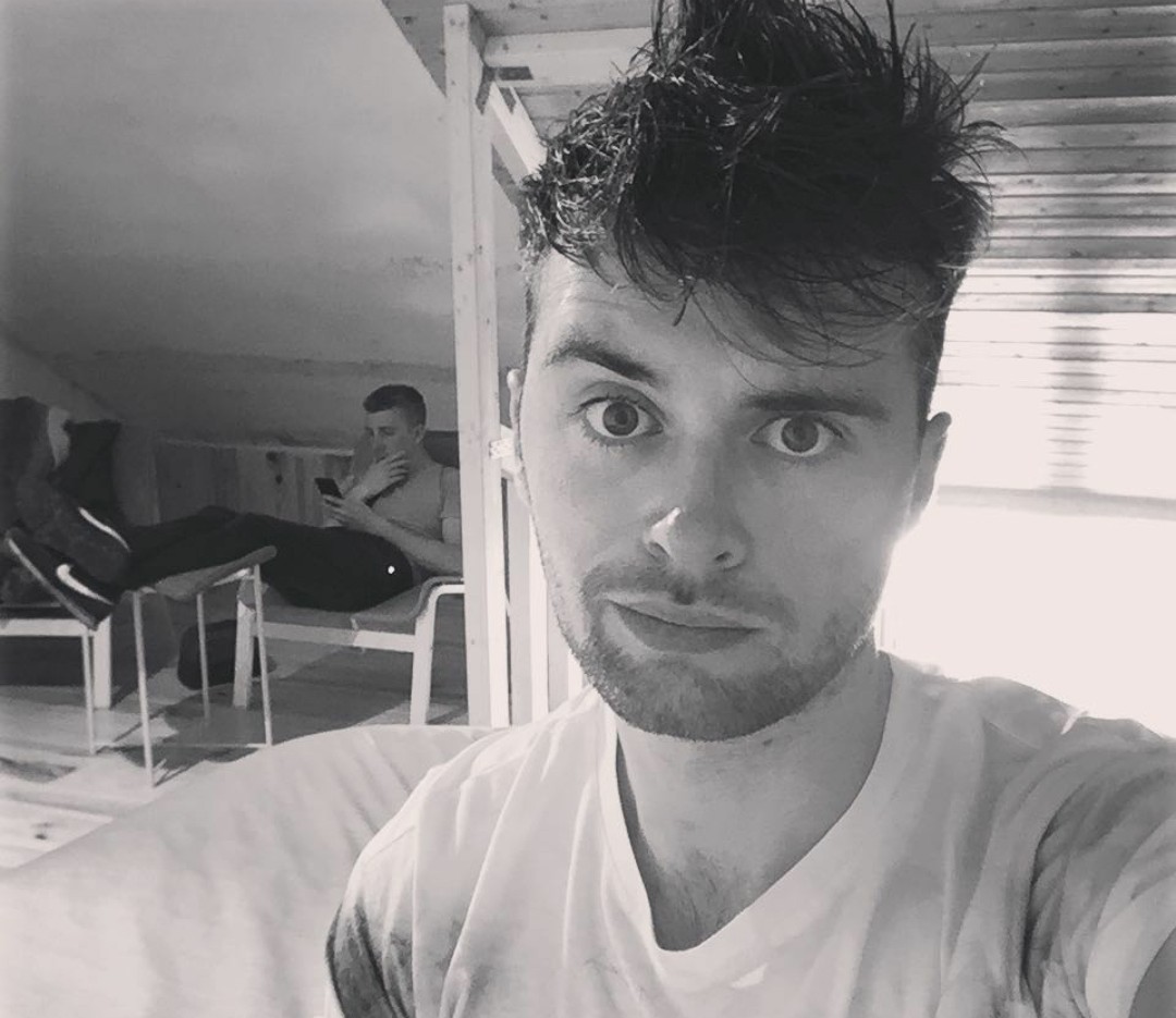 YankeeYaadman's tweet photo. @josefcoap Yeah he's not anonymous anymore. Let's just dox his scamming ass... And here we have Sam Davies AKA Splinter AKA the owner of @DeadrareNFT. https://t.co/z8CdXtVoMf