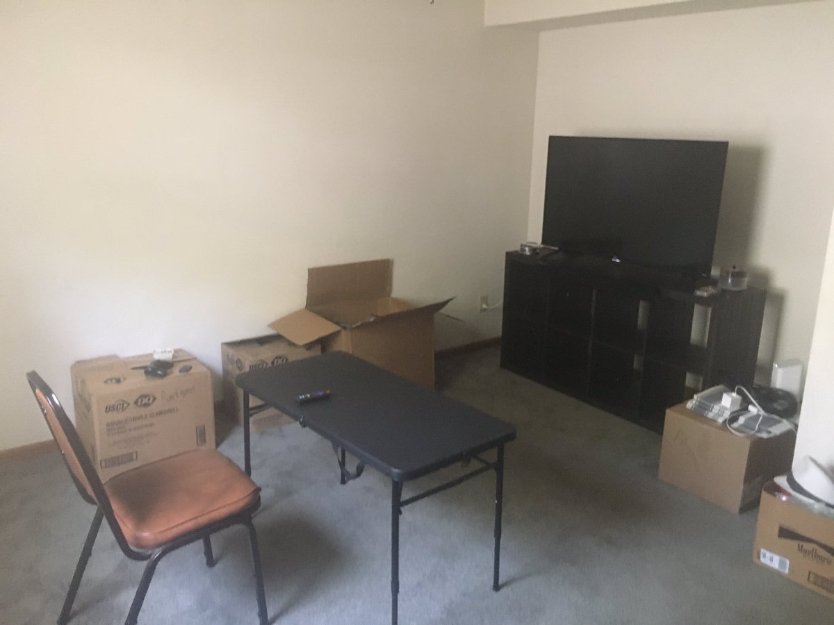 SuncrackerTV's tweet photo. New living room setup!
#OnlyTheEssentials https://t.co/DZWKDAmwZG