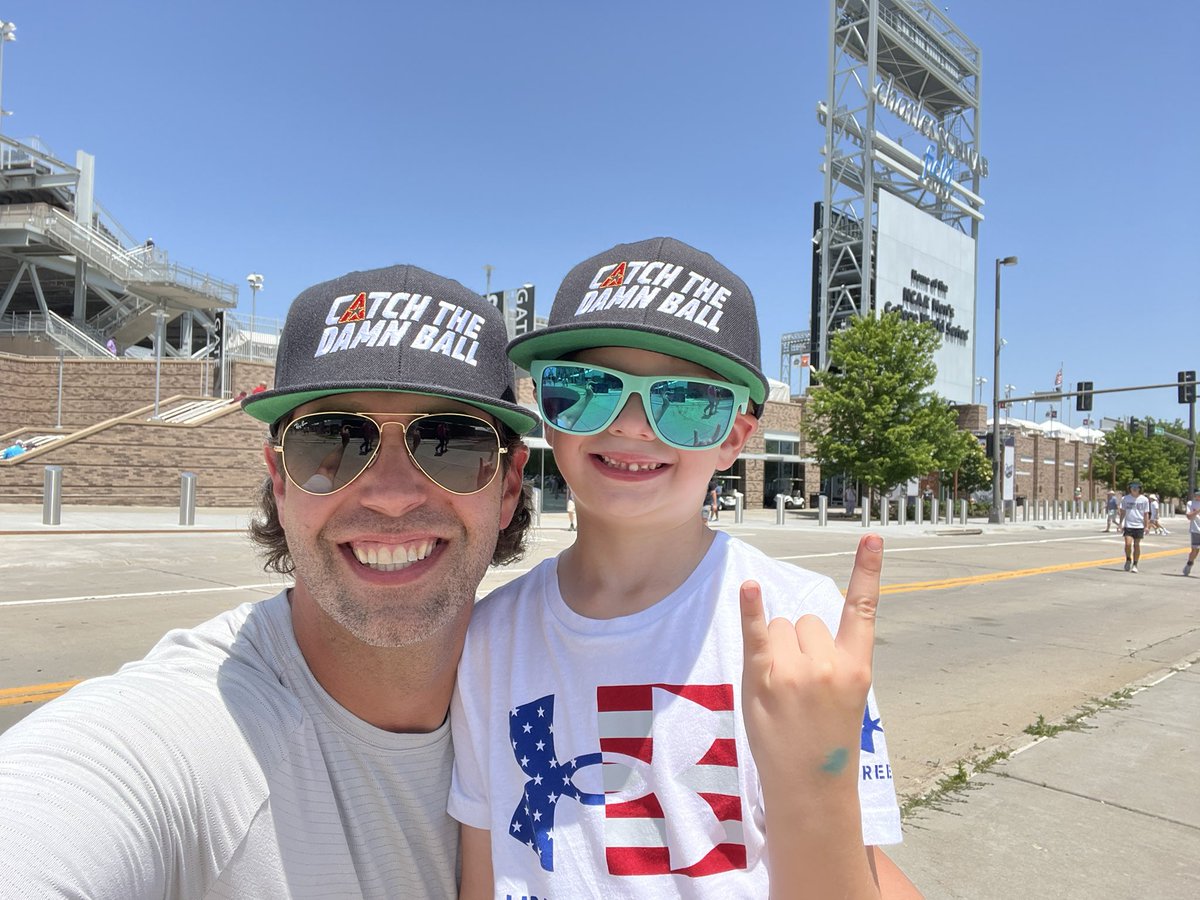 goodrocatching's tweet photo. Nothing better than spending #FathersDay weekend @ the CWS w/ the Bull! #CTDB https://t.co/L6OSgxGmgK