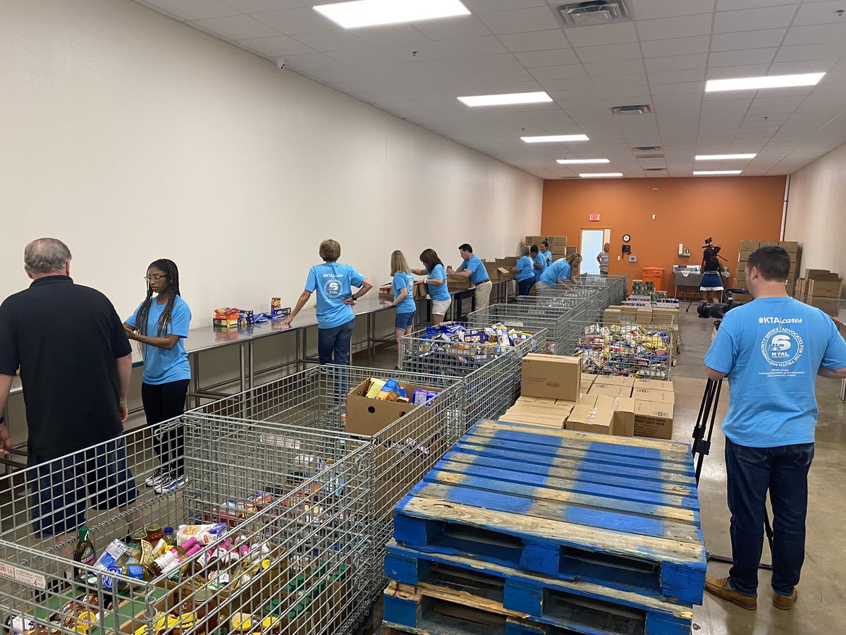 NewzShooter's tweet photo. The KTAL team putting in volunteer work at the Northwest Louisiana Food Bank for NEXSTAR Founder’s Day. #foundersday #nbc6news #KTAL #KMSS #NexstarCares #nexstar https://t.co/8YikXNOISa