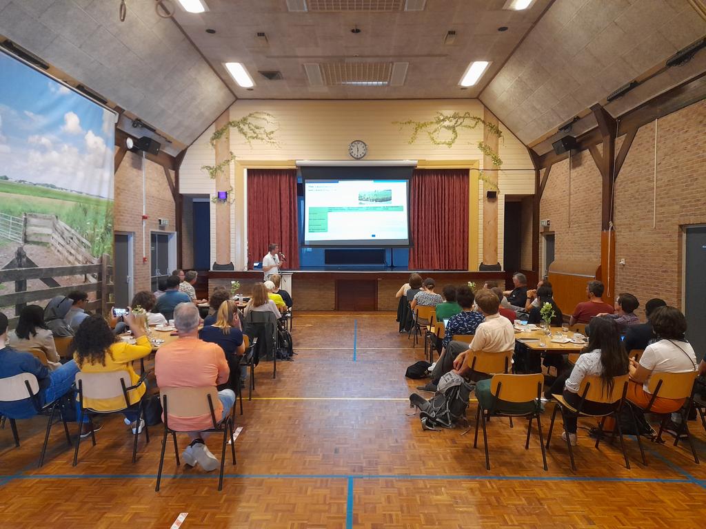 FJulianFuentes's tweet photo. We finished today our first #Landmarc Research Project presencial meeting in Utrecht after restrictions. 2 years working online were more than enough! Amazing working week with great colleagues! #Landmarc2020 #climate #mitigation #technology #modeling #landuse for #people https://t.co/0DVcxW5rHe