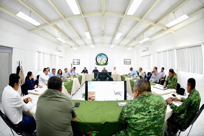 Hoy, junto al gobernador <a href="/AispuroDurango/">José R. Aispuro T.</a>, sostuvimos una reunión con el Mando Especial de La Laguna para evaluar los resultados en materia de #seguridad en la #ComarcaLagunera.
