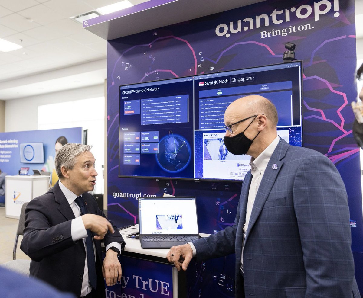 FP_Champagne's tweet photo. À #CANSEC22, le dynamisme et l'innovation des entrepreneurs canadiens m’ont impressionné. J’ai même pris une photo à cryptage quantique avec @Quantropi! Assez difficile de comprendre comment la décrypter! https://t.co/7QTFIfoIxL