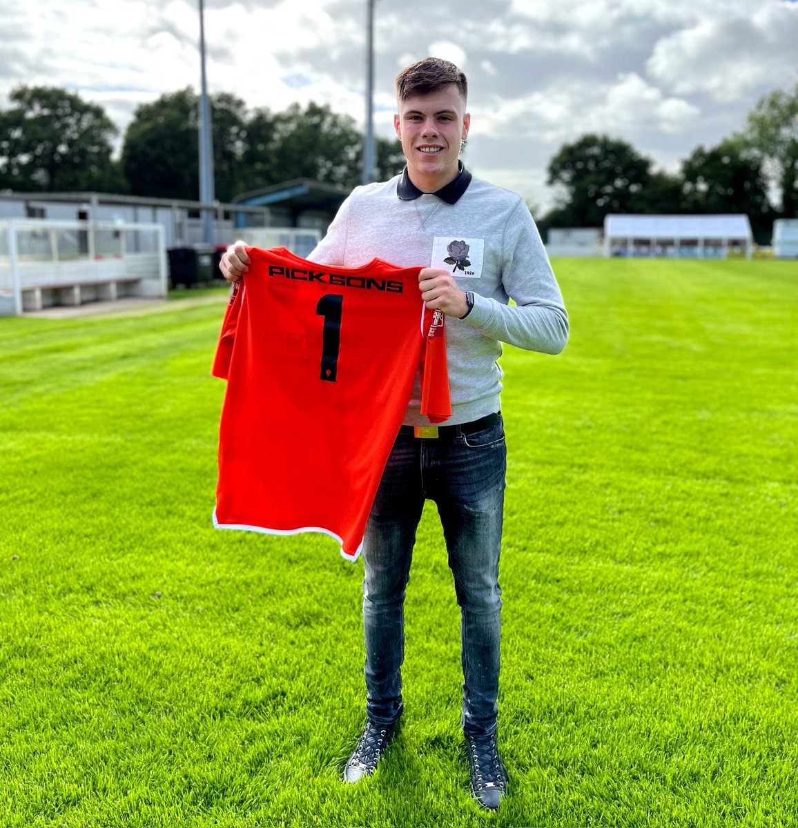 𝐖𝐞𝐥𝐜𝐨𝐦𝐞 𝐋𝐨𝐮𝐢𝐬 𝐄𝐯𝐚𝐧𝐬 📝

Yate Town are delighted to announce Louis Evans as our second summer signing. 

🔗pitchero.com/clubs/yatetown… 

#bluebells