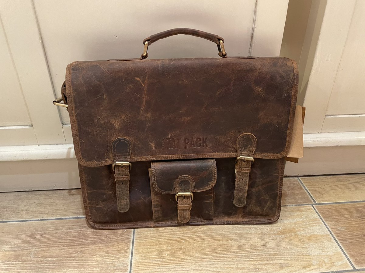 bubblessluis's tweet photo. Work#bags#laptop#macbook#stoer#mannelijk#oersterk#mooiermetdejaren#bubblessluis #Sluis# https://t.co/kpzxwFsAuv
