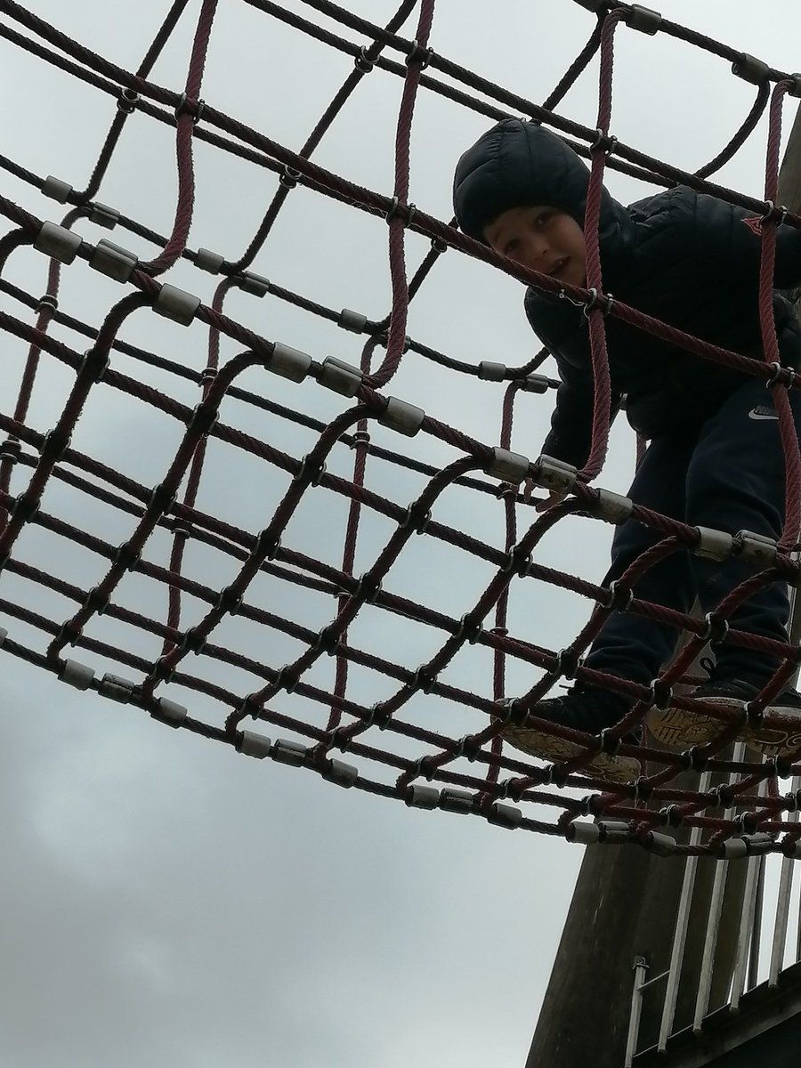 MrsBMonaghan's tweet photo. L1/2 and L2 having more fun in the park. Exploring and climbing and just having fun! @LyndaHendrs @PrimaryOrchard https://t.co/1bspwb9QBl