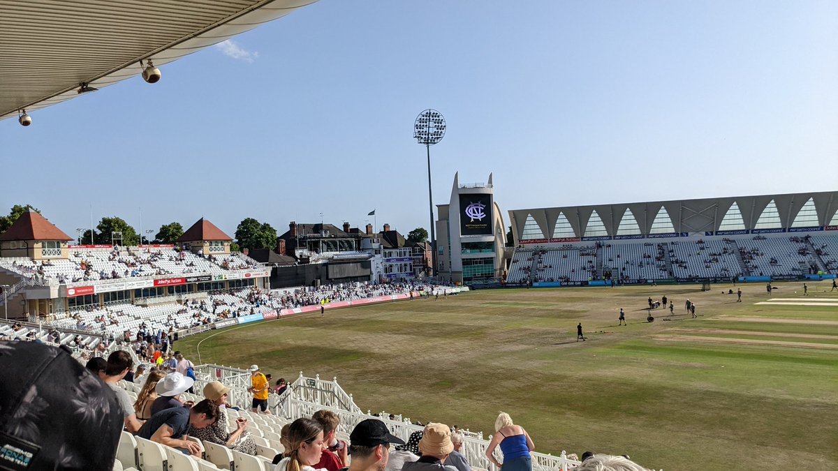 scallio72's tweet photo. Boiling evening @TrentBridge watching #T20Blast not looking good for notts 🏏🍺👍🌞 https://t.co/INuzWkaPgW