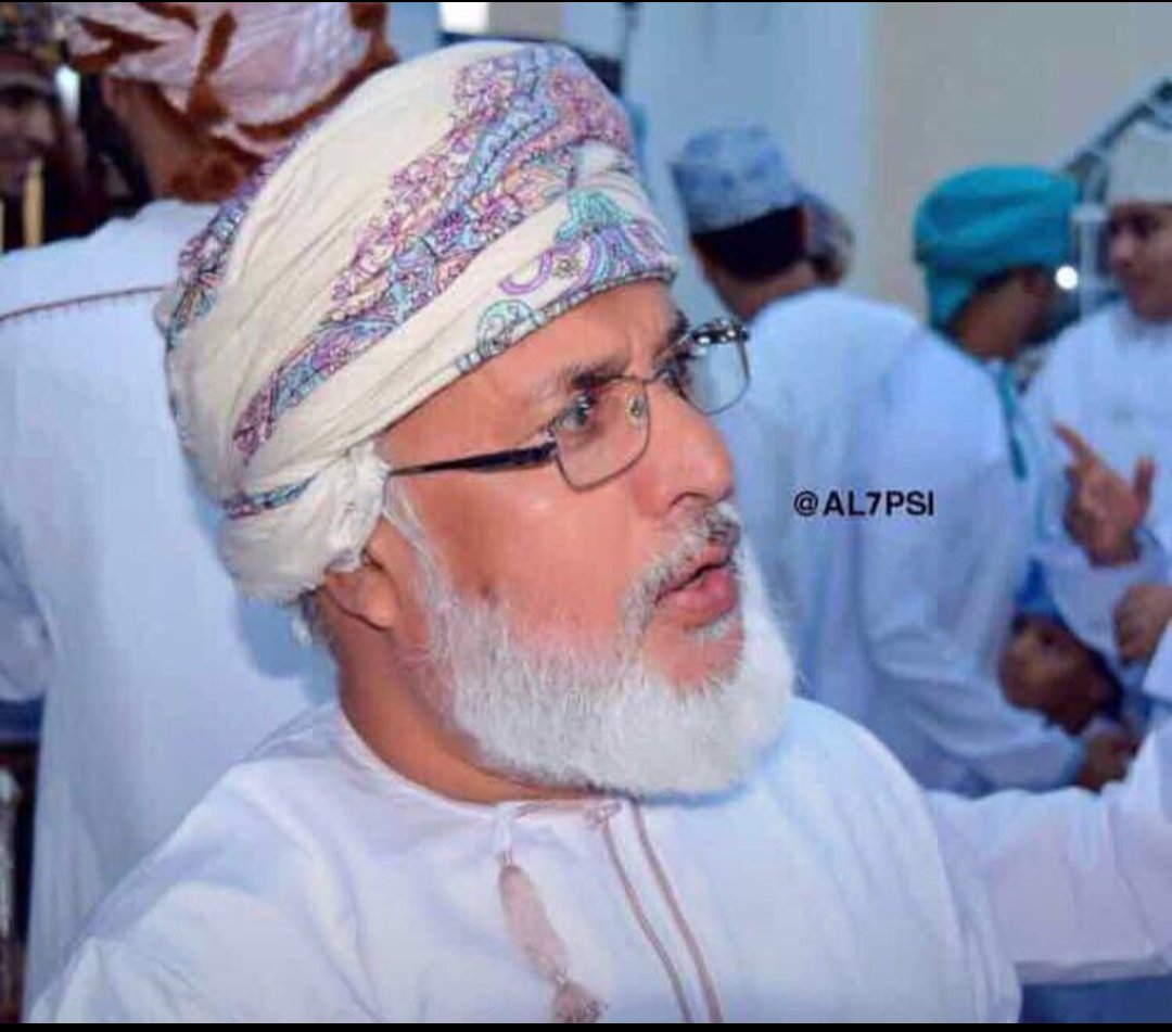 FaresWhaibi's tweet photo. إلى أبي"#أبو_فارس" الذي يضمه الثرى أهدي النشرة الإخبارية الأولى، ولأمي التي انتظرت أن أتلو عليه فاتحةَ الخبر في روضِهِ بإذن الله.

شكرا أبديا لأسرتي في مركز الأخبار، ولكل من شد على أزرنا وآمن بطموحاتنا والأماني.
اللهم لك الحمد والمنة والرضى على نعمك التي لا تحصى. https://t.co/aXF4edvTj9