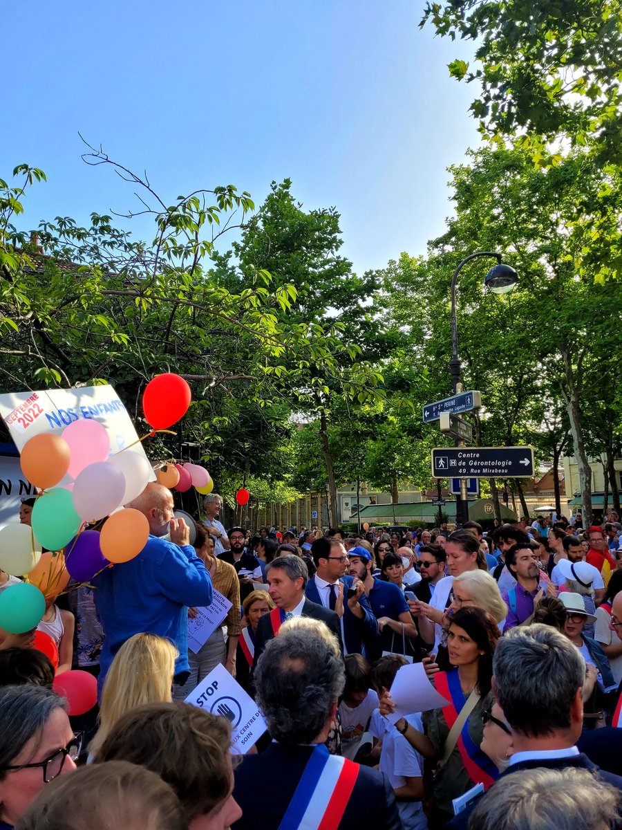 samiabadat's tweet photo. Non a l'ouverture d'un centre pour toxicomanes à côté des écoles voulu par l'ARS et #Hidalgo. Élus, citoyens, familles, tous mobilisés autour de @fszpiner
CONTRE ce projet dangereux pour nos enfants. 
#NonAuCrackDansle16
#NonAuCrackAParis
#saccageaparis
@GpeChangerParis https://t.co/3LfuD3fa9h