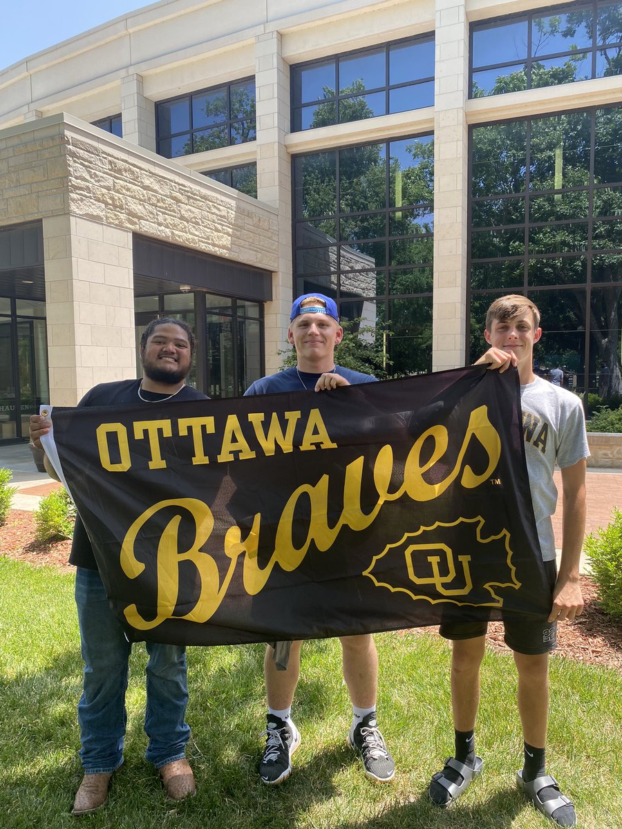 ou_admissions's tweet photo. 2022 ☀️Summer Visit Day is in the 📚!
These future Braves spent time touring campus, learning from current students/faculty and they received a $500 🤑 scholarship just for attending. 

Visit our website to sign up for our FALL visit day ‼️ https://t.co/HaiwaQERvF