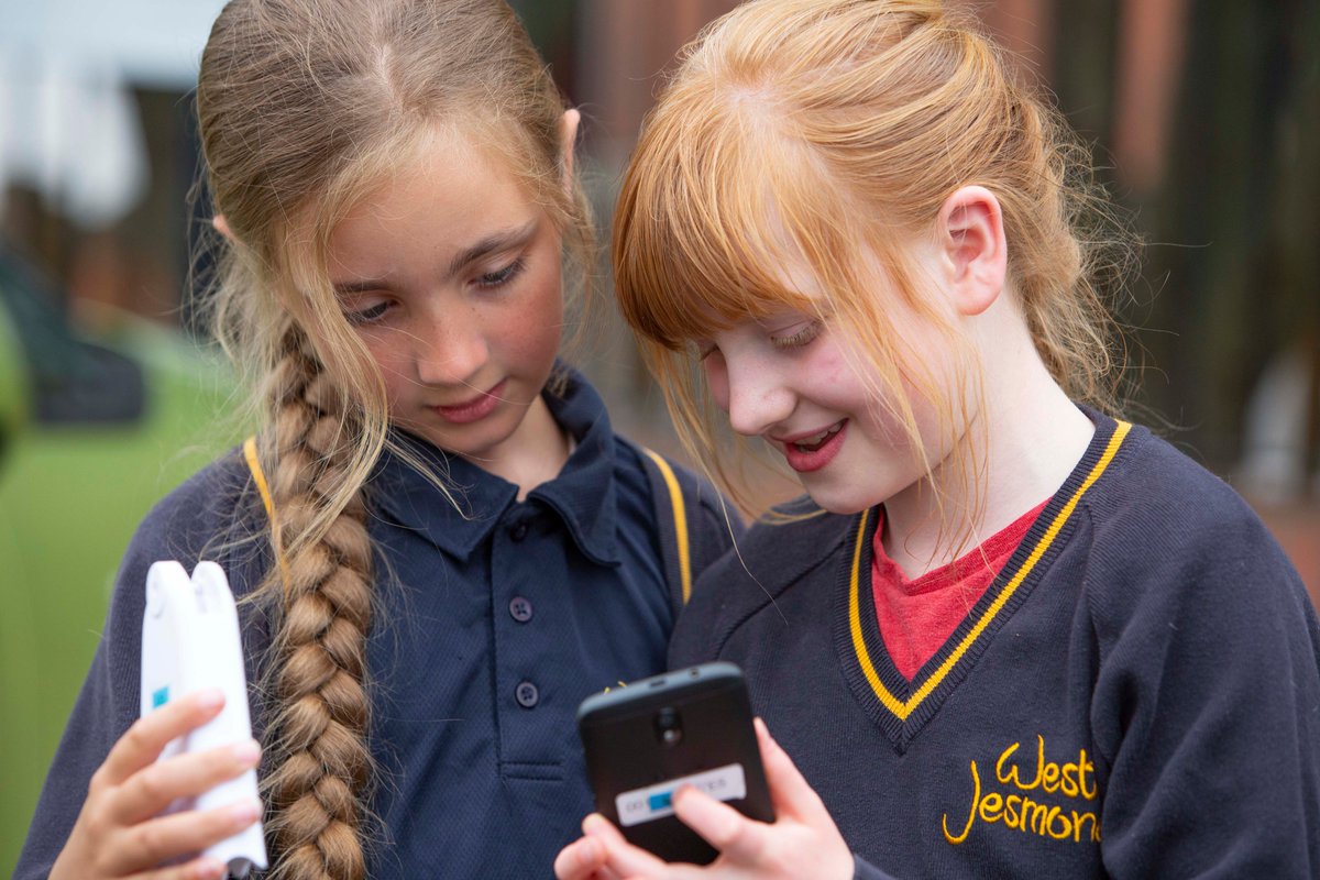 #KATS is back! And this time encouraging girls into #STEM! <a href="/GKIYER/">Dr. Gopal</a> et al from <a href="/UniofNewcastle/">Newcastle University</a> are talking with youngsters from 3 schools about using #citizenscience and #climateaction to help save the Puffins on the Farne Islands! <a href="/Sean_Declan_McC/">Dr Declan McCormack</a> <a href="/AndreaWilkinson/">Dr Andrea Wilkinson</a>