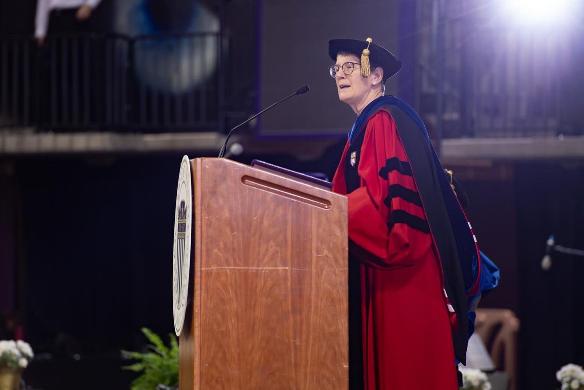 UWBothell's tweet image. We recently celebrated our graduates from the classes of 2022, 2021, and 2020. Congratulations on becoming UW Alumni and remember you’re always welcome! 🎓💜💛 #uwbothell