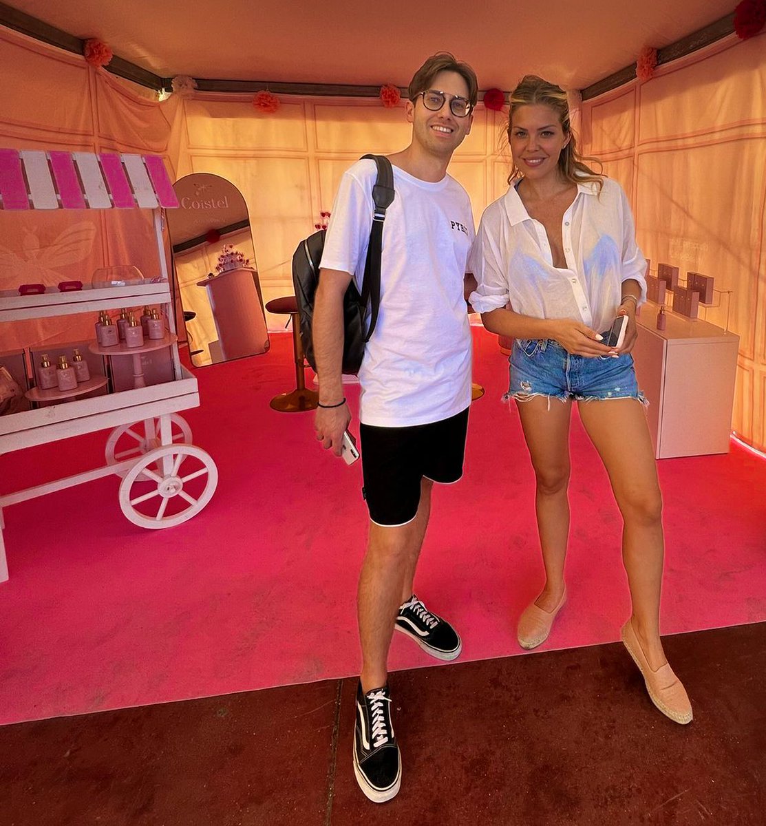 Luca_zone's tweet photo. Oggi fingevo una vita da bomber con @CostyCaracciolo #coistelbeauty π #bobosummercup #costanzacaracciolo https://t.co/BOeHkTY3I2