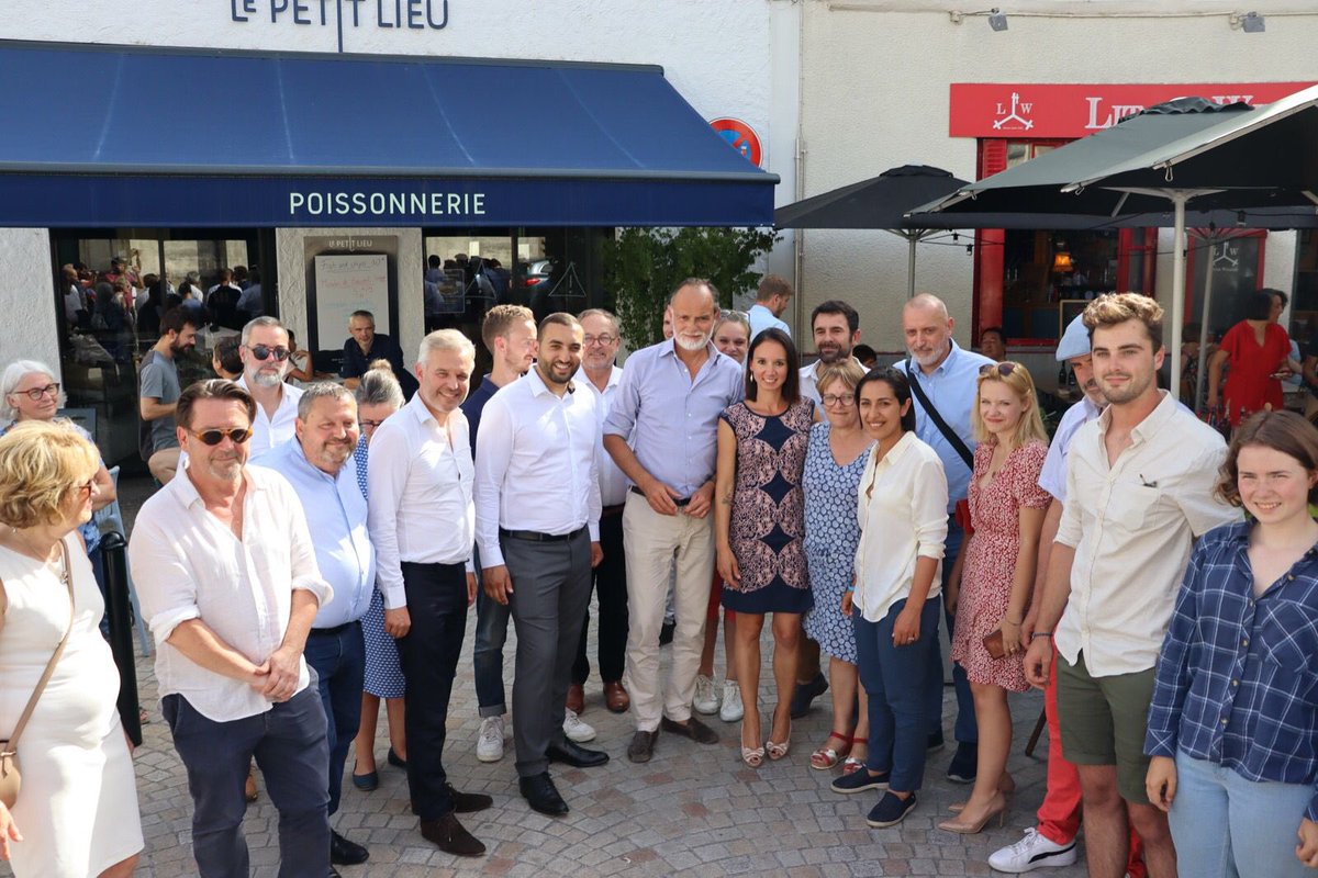 EPhilippe_LH's tweet photo. Partout en France, en Charente-Maritime, en Vendée et en Loire-Atlantique, aux côtés de @cplassard @BeaBellamy85 @MounirBelhamiti @sarahelhairy, un seul message : voter et faire voter dimanche pour assurer au pays une majorité stable, cohérente et enracinée. #Legislatives2022 https://t.co/mOOGlANtVc