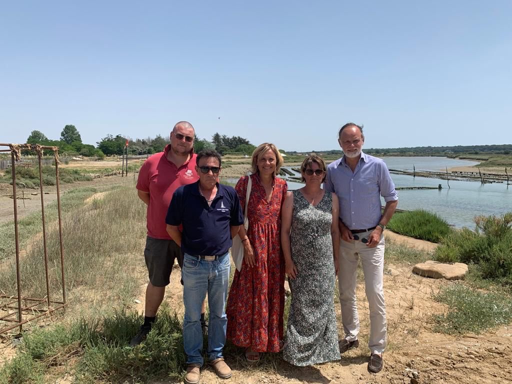 EPhilippe_LH's tweet photo. Partout en France, en Charente-Maritime, en Vendée et en Loire-Atlantique, aux côtés de @cplassard @BeaBellamy85 @MounirBelhamiti @sarahelhairy, un seul message : voter et faire voter dimanche pour assurer au pays une majorité stable, cohérente et enracinée. #Legislatives2022 https://t.co/mOOGlANtVc