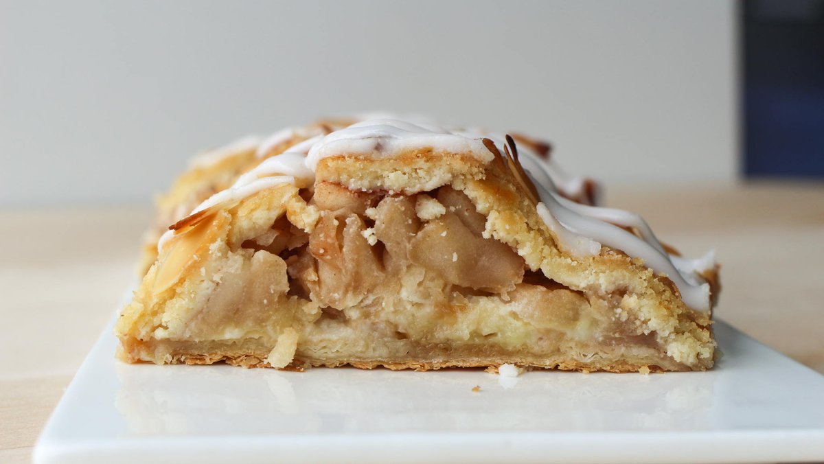 Thinking about Father's Day? We have a delicious selection of treats you can bring as a gift, or to share on the day. View a selection of our baked goods on our website to plan your weekend. buff.ly/3tKRFF7