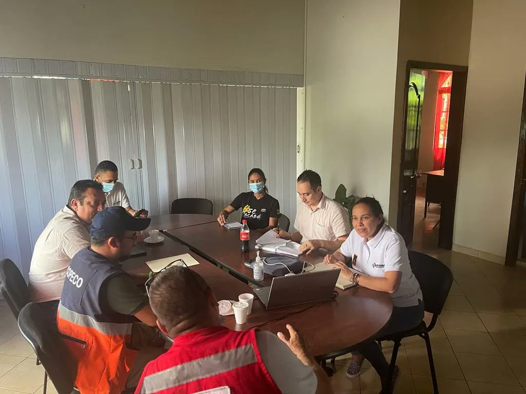 ADASBA1's tweet photo. Equipo Humanitario Departamental junto a Arnold Avelar en condición de Gobernador Político Departamental de Santa Bárbara, y COPECO, Cruz Roja y demás organizaciones que lo conforman, desarrollan jornada diagnóstica y de planificación.
#ADASBA #gobernadorpolitico #Copeco https://t.co/gxQHSft6ff