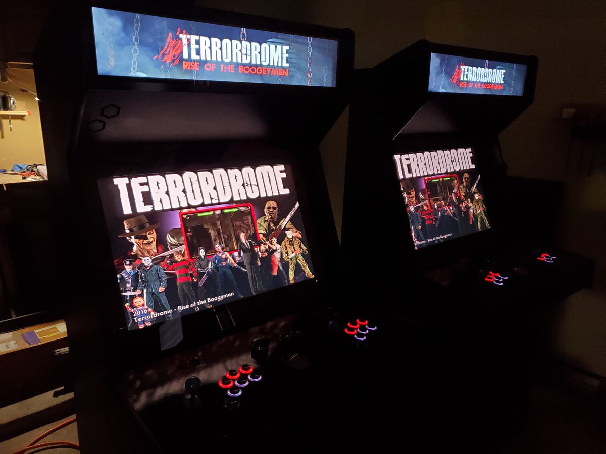 ArcadeParadox's tweet image. @TRDM_ROTL @acidsama a pair of Dromes on our 2 player cabinets (LCD marquee and led buttons)