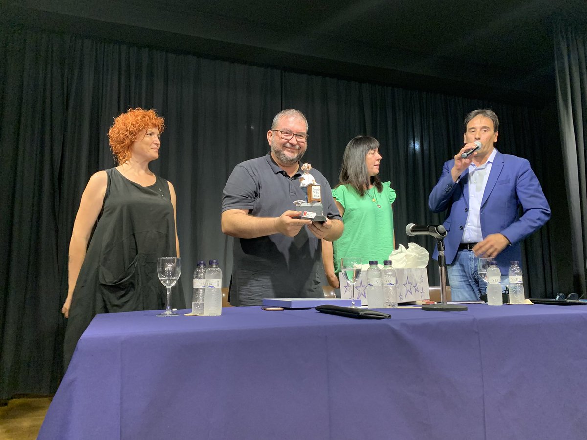 L’acte, celebrat al Pòsit de Pescadors, ha comptat amb l’assistència de l’alcaldessa de #vng Olga Arnau, qui ha agraït la tasca de les persones que fan possible una festa que “ens vincula, ens cohesiona i fa que mantinguem aquesta relació amb el mar” 
👇🏼